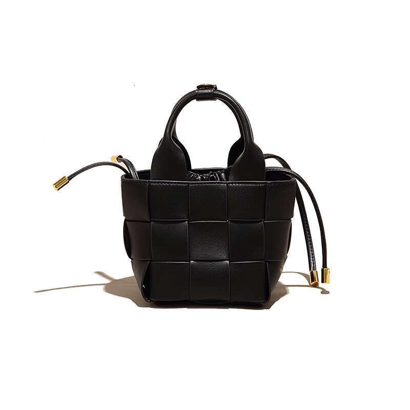 Women's Bags Small niche genuine leather woven women's leather, handbag, water bucket bag, single shoulder crossbody handbag