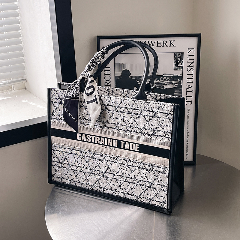 Free shipping 2025 new designer Shoulder Bags For womans casual flap handbag embroidery messenger bag woman crossbody bag