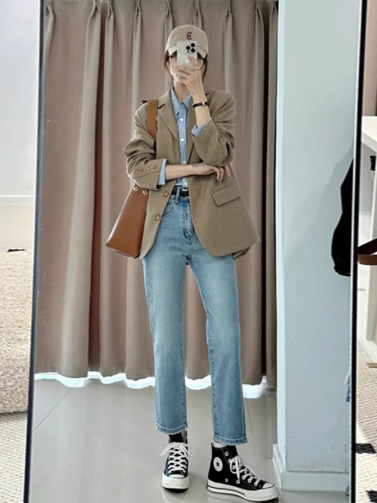 F3241Elegant Small Suit Coat for Ladies - Stylish Khaki Color with Flattering Silhouette for Seasonal Wear