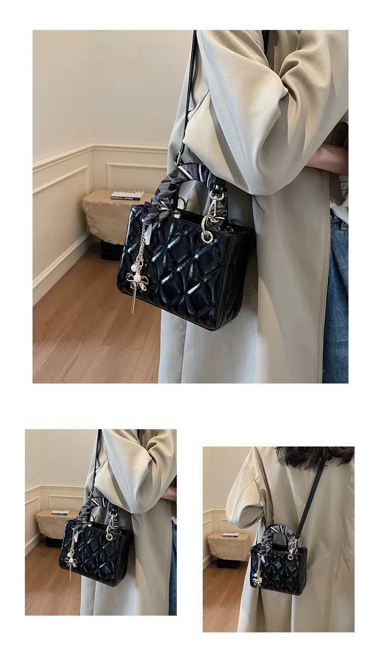 Luxury Designer Pendant PU Leather Plaid Quilted Womens Handbag Retro Crossbody Bag Square Tote Y250324