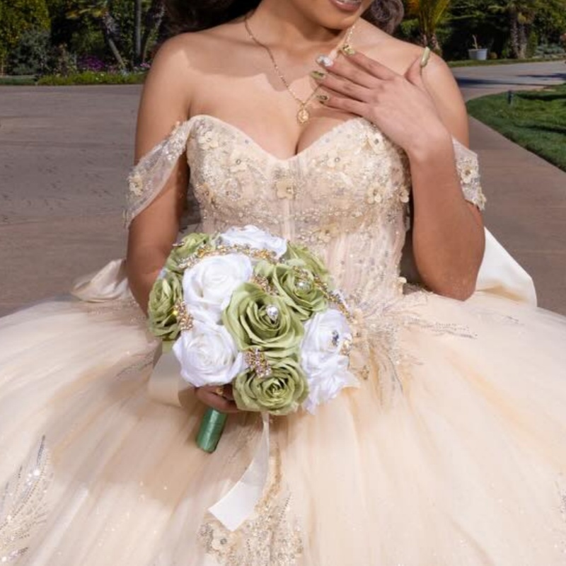 Champagne Shiny Quinceanera Dresses Off Shoulder Ball Gown Sweet 16 Dress Beading Appliques Bow Birthday Party Vestidos De 15 Anos