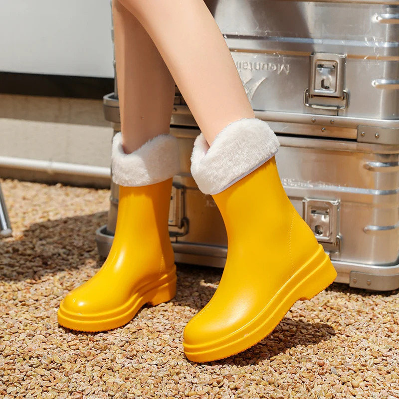 Summer Rain Boots Men MidCalf Nonslip Wearresistant Waterproof Shoes Winter KneeHigh Warm Plush Lining On foot 250317