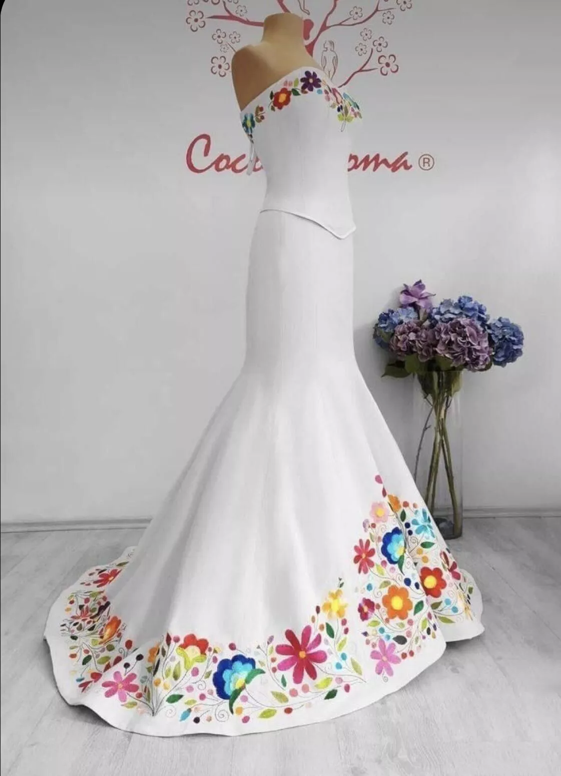 Floral Embroidery Mermaid Wedding Dresses Strapless Sleeveless Long Satin Elegant Bridal Gown Back Lace-up 2025 Classic bride Dress