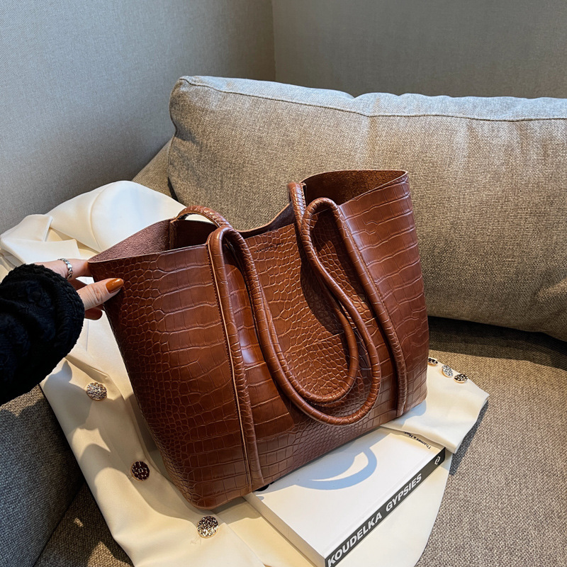 Autumn And Winter Senior Sense Large Capacity Bag Female 2025 New Fashion Hand Bill Shoulder Bag Commuting Tote Big Bag