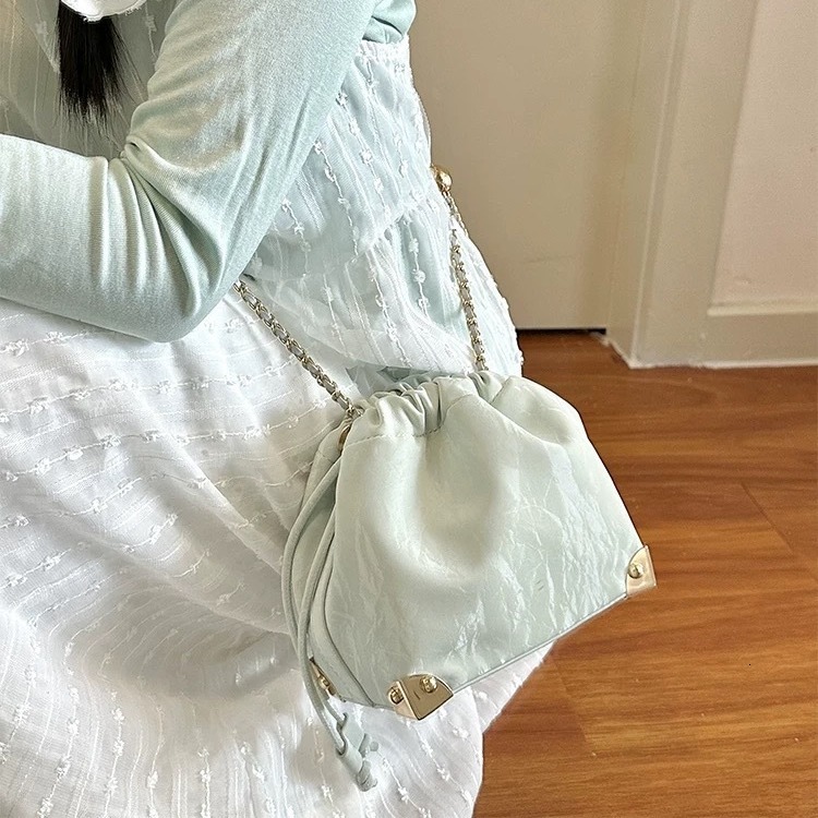 2025S Fashion Designer Huaying Yunxi Bucket For Women New Chain Shoulder Texture Crossbody Small Bag Portable And Lightweight
