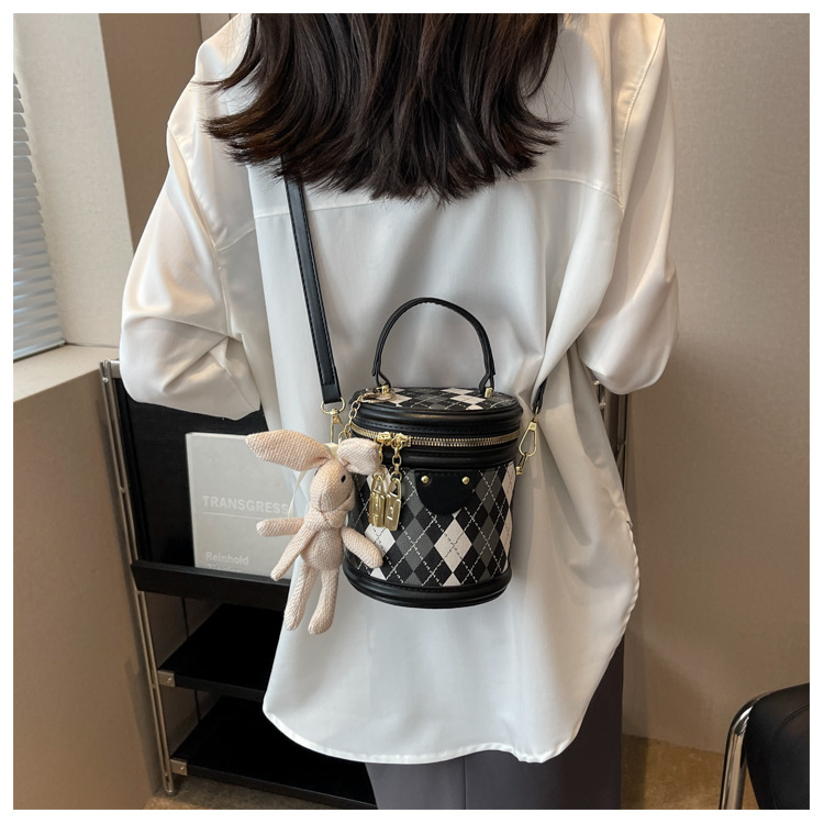 Popular small bag women 2025 spring and summer new fashion niche crossbody bag texture diamond lattice bucket bag wholesale