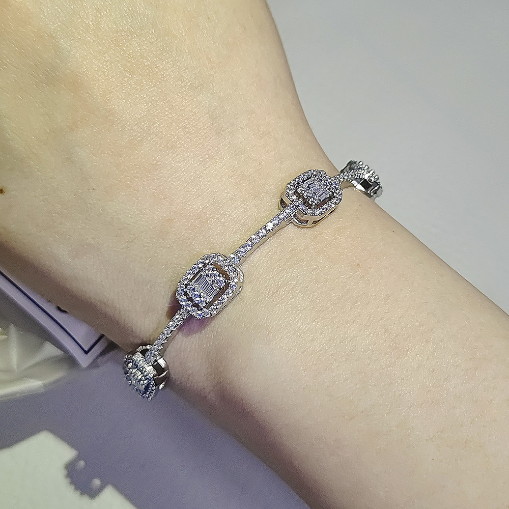 2025 Sparkling Wedding Bangle High Quaity Gorgeous Luxury Jewelry 18K White Gold Fill T Princess Cut White 5A Cubic Zircon CZ Diamond Gemstones Women 