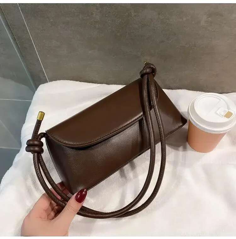 2025 New Internet Celebrity Retro Women's Designer Fashion Crossbody Bag Single Shoulder Small Bag4