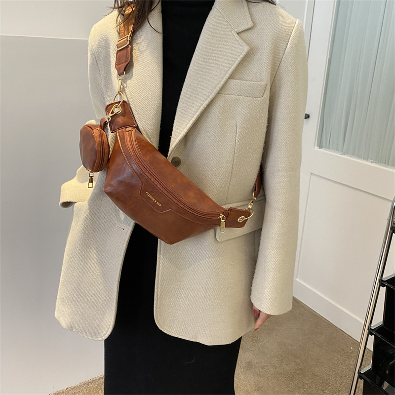 Large capacity underarm bag new fashion niche wide shoulder strap crossbody bag casual zipper casual texture 2025s hot