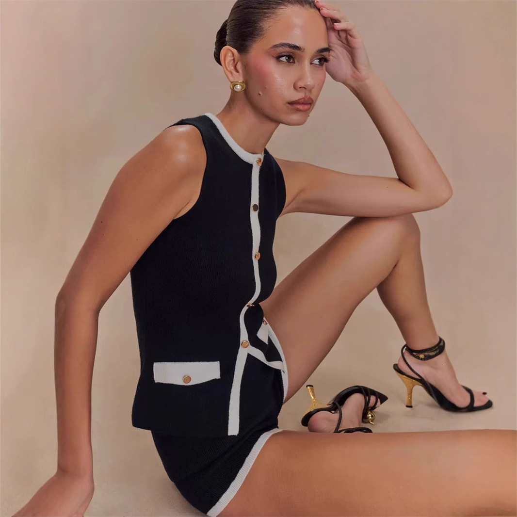 Xiaoxiang style elegant knitted button French sleeveless cardigan vest 2025 summer top