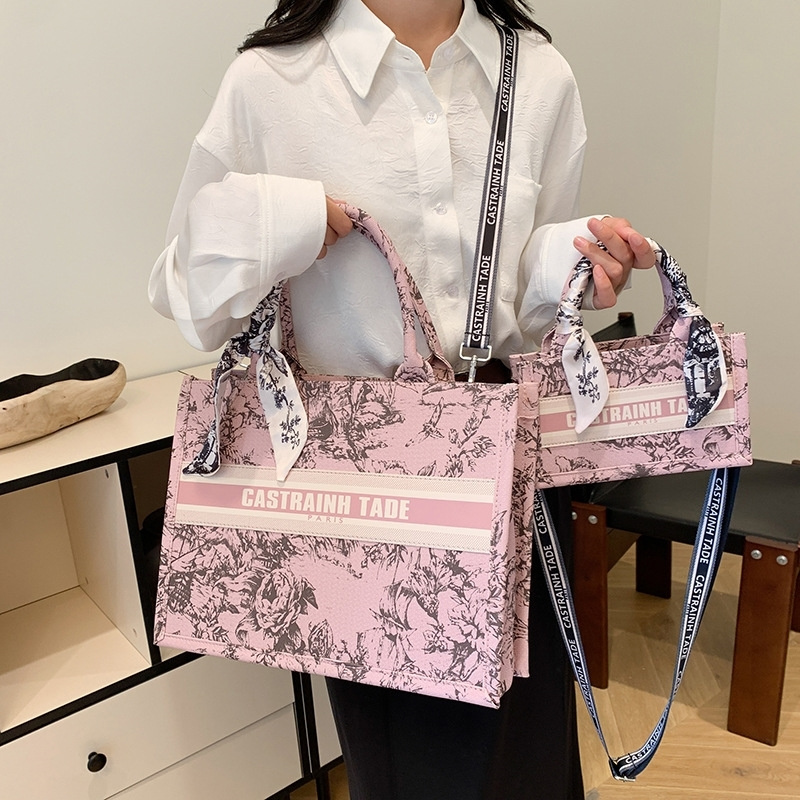Free Shipping 2025 New Designer Fashionable Scarf Tote Hand-held Bill Of Lading Shoulder Bag Daily Matching New Free Delivery Designer Bag