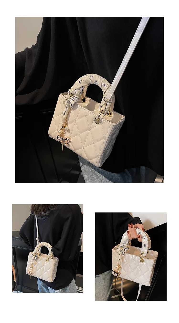 Luxury Designer Pendant PU Leather Plaid Quilted Womens Handbag Retro Crossbody Bag Square Tote Y250324