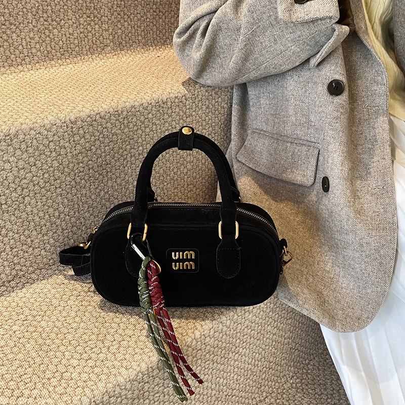 2025 shipping 3 Free new designer fashionable letter frosted bowg bag, hand-held single shoulder diagonal cross bag ,