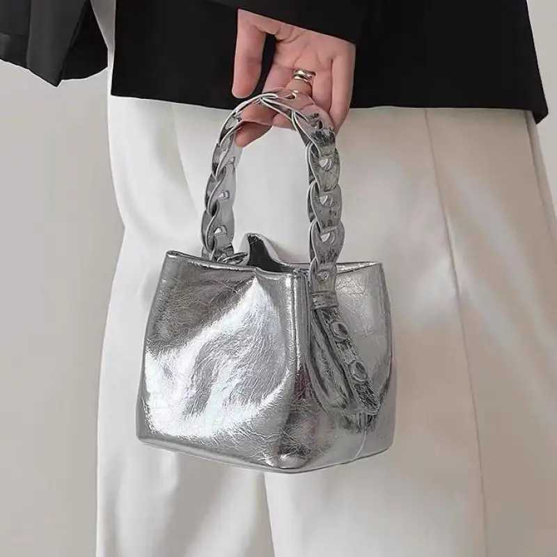 2024 New Fashion Silver Patent Leather Shiny Surface Bucket Handbag Designed for Dinner Parties Temperature Diagonal Cross Bag Trend Z250324