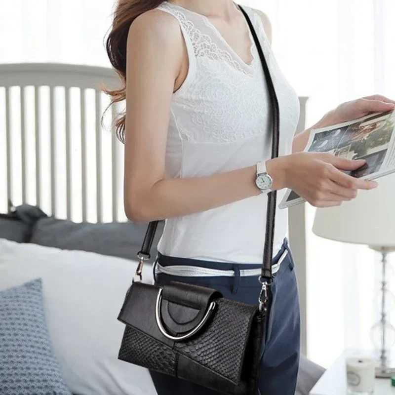 High quality handbags fashionable womens envelopes clutches womens parties famous s womens shoulder messenger cross body bags Z250324