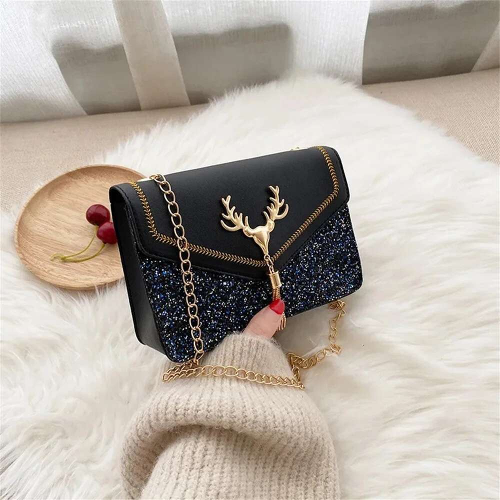 2025 New Women's Shoulder Bag Deer Head Decorative Designer Fashion Cross Shoulder Bag with Foreskin Button Underarm Chain Women's Small Squ