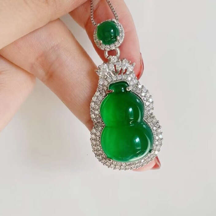 Zhuang Shengsheng Jewelry Pendant Set with Green Marrow Gourd Necklace, Temperament Jade Pendant, Birthday Gift 2 * 3cm