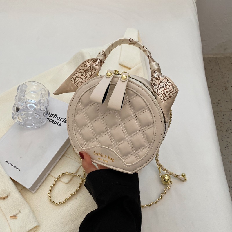 Senior sense small round bag female 2025s new handbag with diamond check embroidery line temperament with a single shoulder crossbody bag