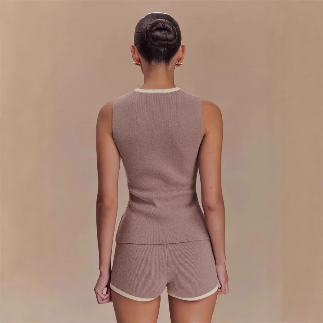 Xiaoxiang style elegant knitted button French sleeveless cardigan vest 2025 summer top