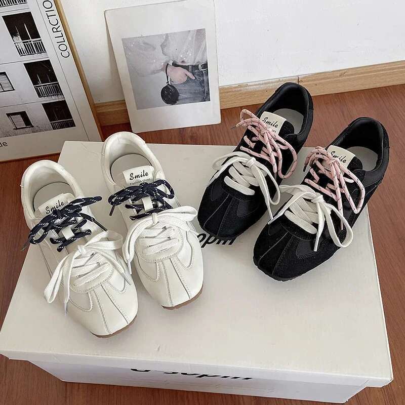 New Retro Lacing Breathable Women's Thick Bottom Pleated Casual Sneakers White Shoes