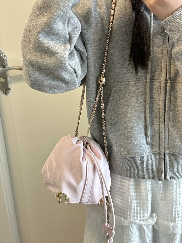 2025S Fashion Designer Huaying Yunxi Bucket For Women New Chain Shoulder Texture Crossbody Small Bag Portable And Lightweight