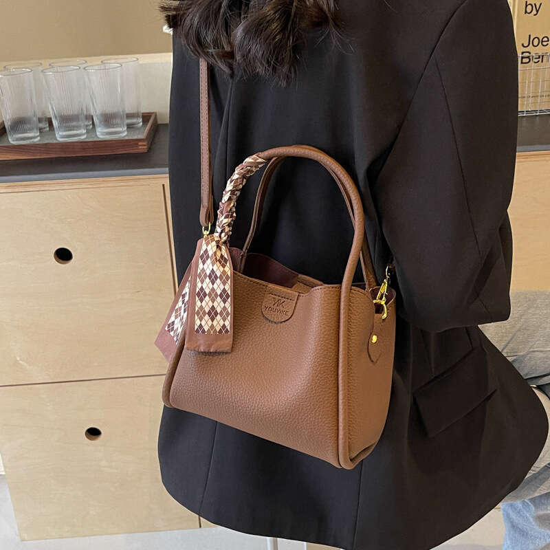 2025 NEW This year's popular vegetable basket handbag for women's 2024 new soft leather bucket bag, commuting single shoulder crossbody bag