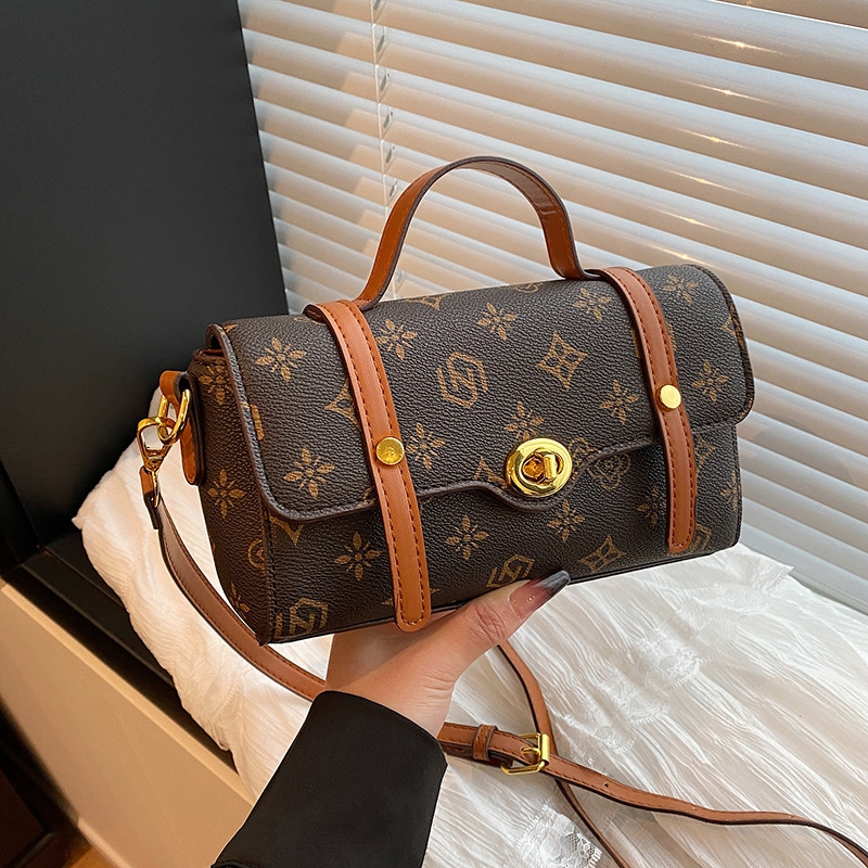 Free shipping 2025 new designer bag Fashion commute Printed temperament single shoulder crossbody bag Handheld for women