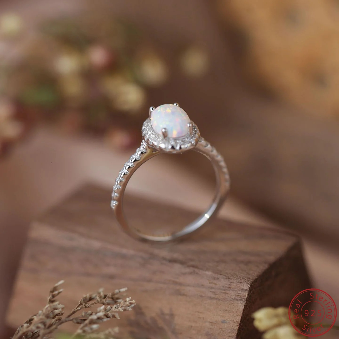 100% 925 sterling silver ring European and American oval white opal with cubic zirconia womens ring exquisite wedding jewelry gift 250320
