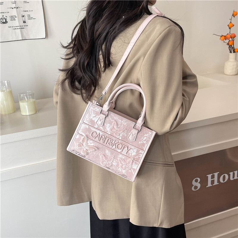 Fashion Bow Embroidery Handbag 2025 New Designer Bag High Quality Texture Large Capacity Commuter Bag Handbag Outdoor Leisure Bag Light Luxury Style F