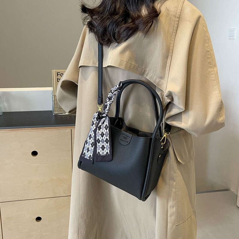 2025 NEW This year's popular vegetable basket handbag for women's 2024 new soft leather bucket bag, commuting single shoulder crossbody bag