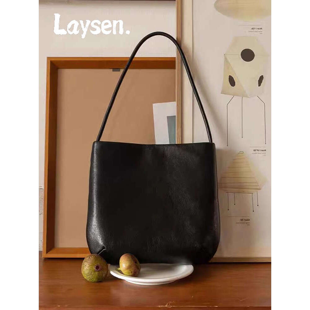 Women's Bags Women's new high-end one shoulder tote with niche design and large capacity under arm bag