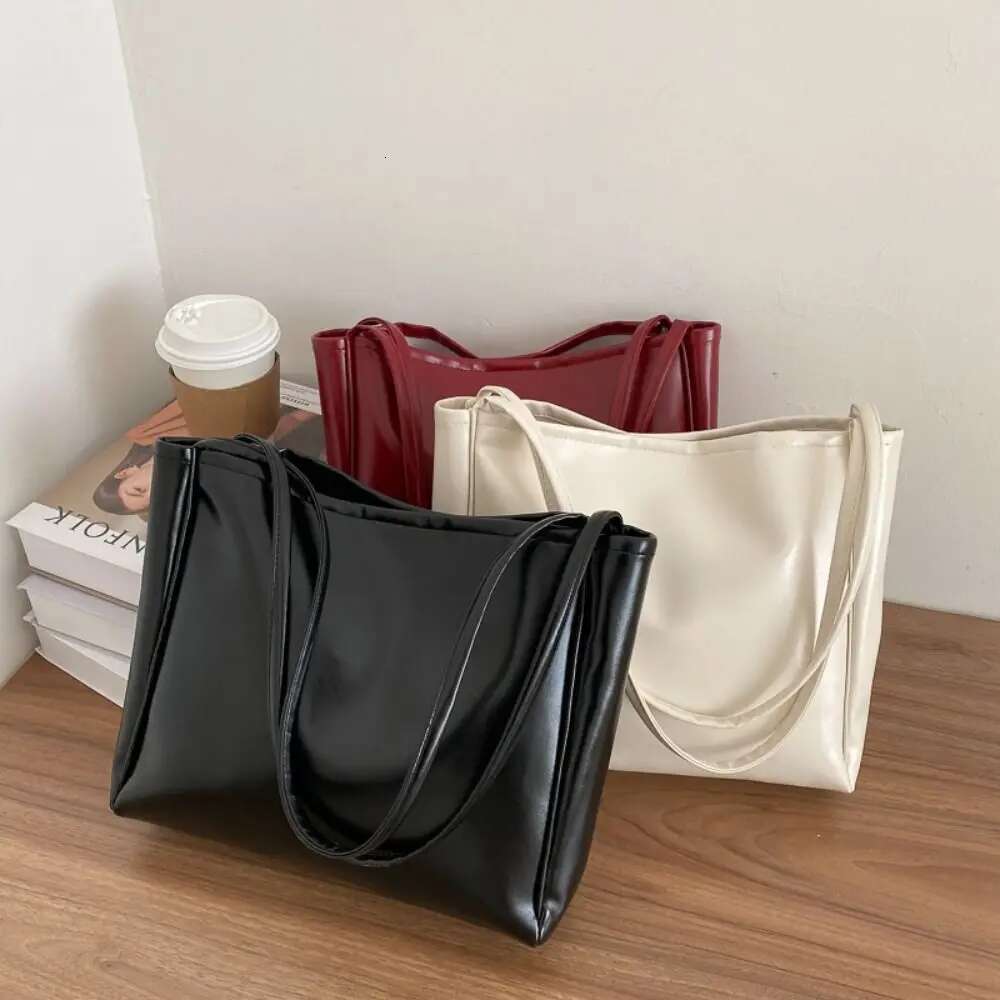 2025 New Handbag Simple Style Western Large Capacity Single Shoulder Leisure Shopping Bag Designer Fashion Handbag1