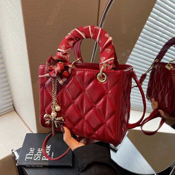 Luxury Designer Pendant PU Leather Plaid Quilted Womens Handbag Retro Crossbody Bag Square Tote Y250324