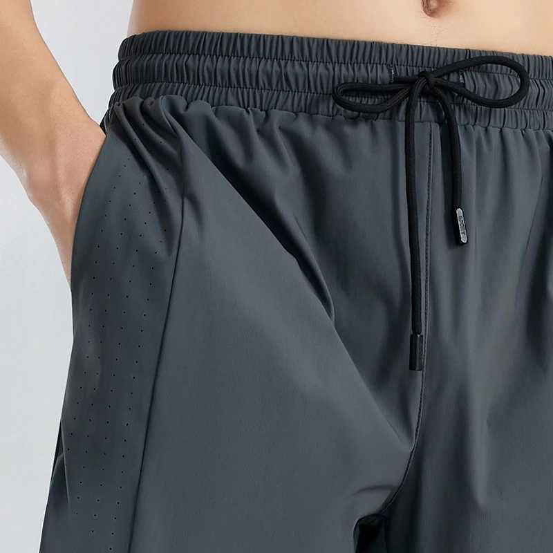 Breathable Running Shorts Outdoor Fashionable Loose Beach Gym Golf Tennis Shorts Summer Mesh Pocket Reflective Shorts W250324