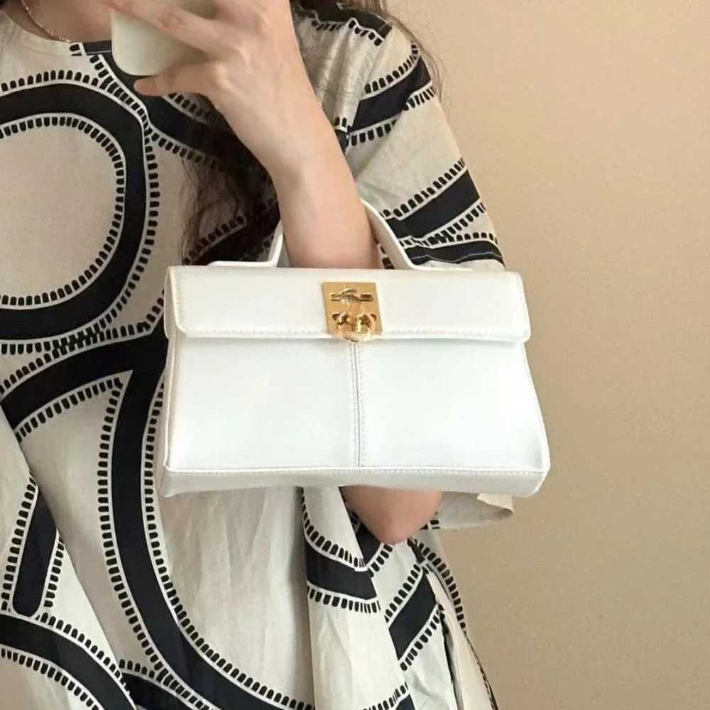 Vintage leather bag light niche small square bag French ten letter handbag Communicating womens bag designer bag Z250324