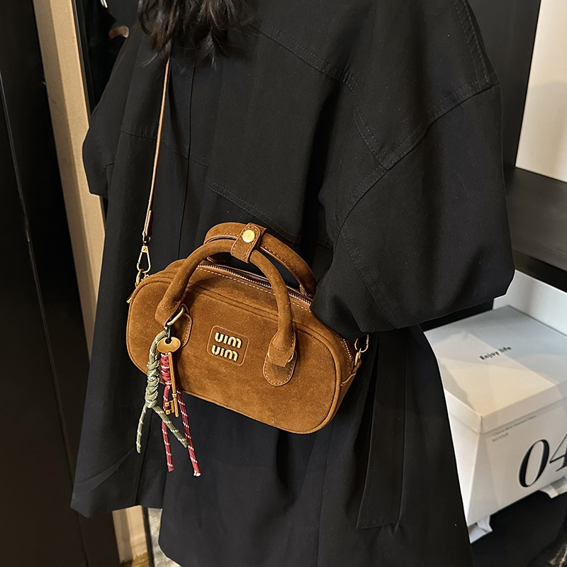 2025 shipping 3 Free new designer fashionable letter frosted bowg bag, hand-held single shoulder diagonal cross bag ,