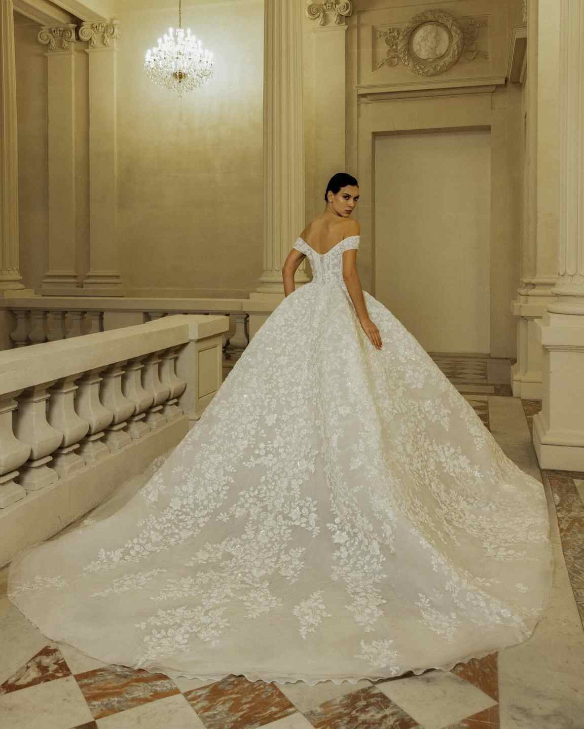Crystals Luxury White Ball Gown Wedding Dresses Off The Shoulder Full Appliques Sequins Beads Organza Bodice Bridal Gowns Chic Dubai Custom Made Vesti