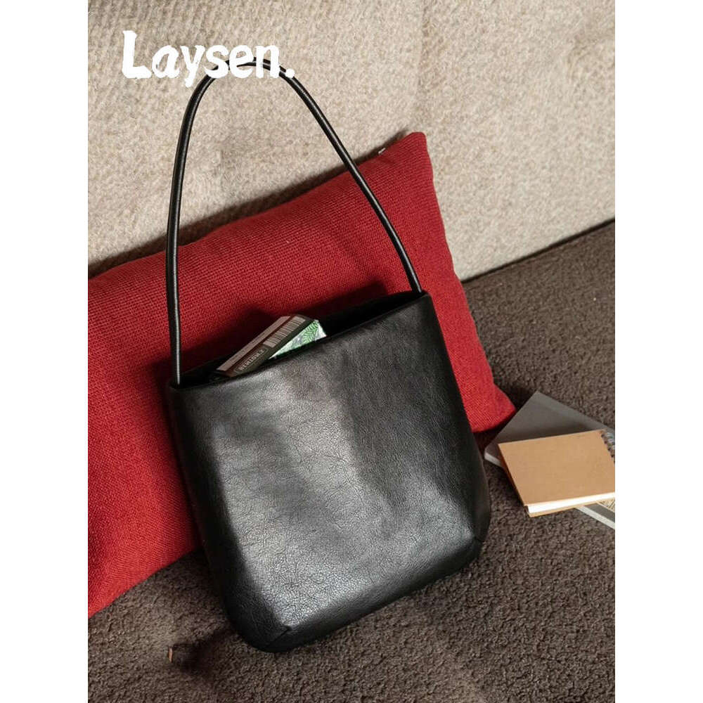 Women's Bags Women's new high-end one shoulder tote with niche design and large capacity under arm bag