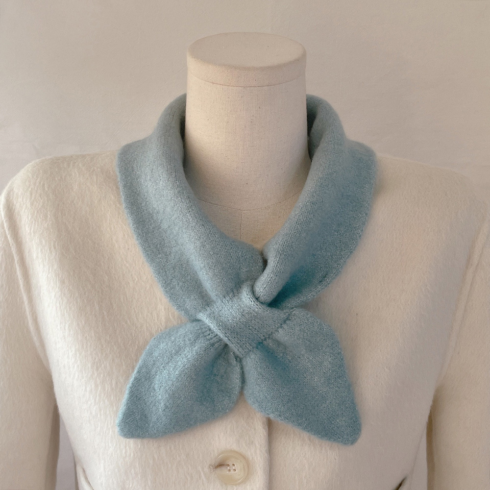 K223 Simple solid color versatile peach heart cross scarf for girls short small scarf containing wool and cashmere for winter warmth