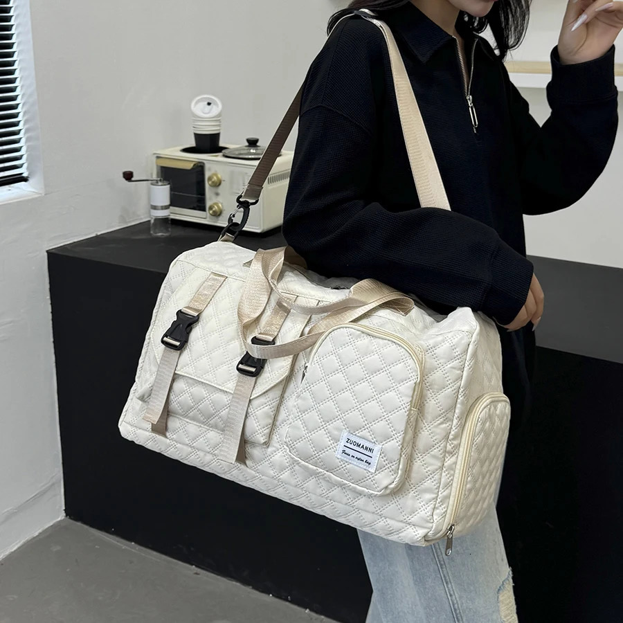 Durable Nylon Travel Duffle Bag Portable Sports Gym Bag for Overnight Trips Shoulder Duffel Training Bag Spacious Argyle 250314