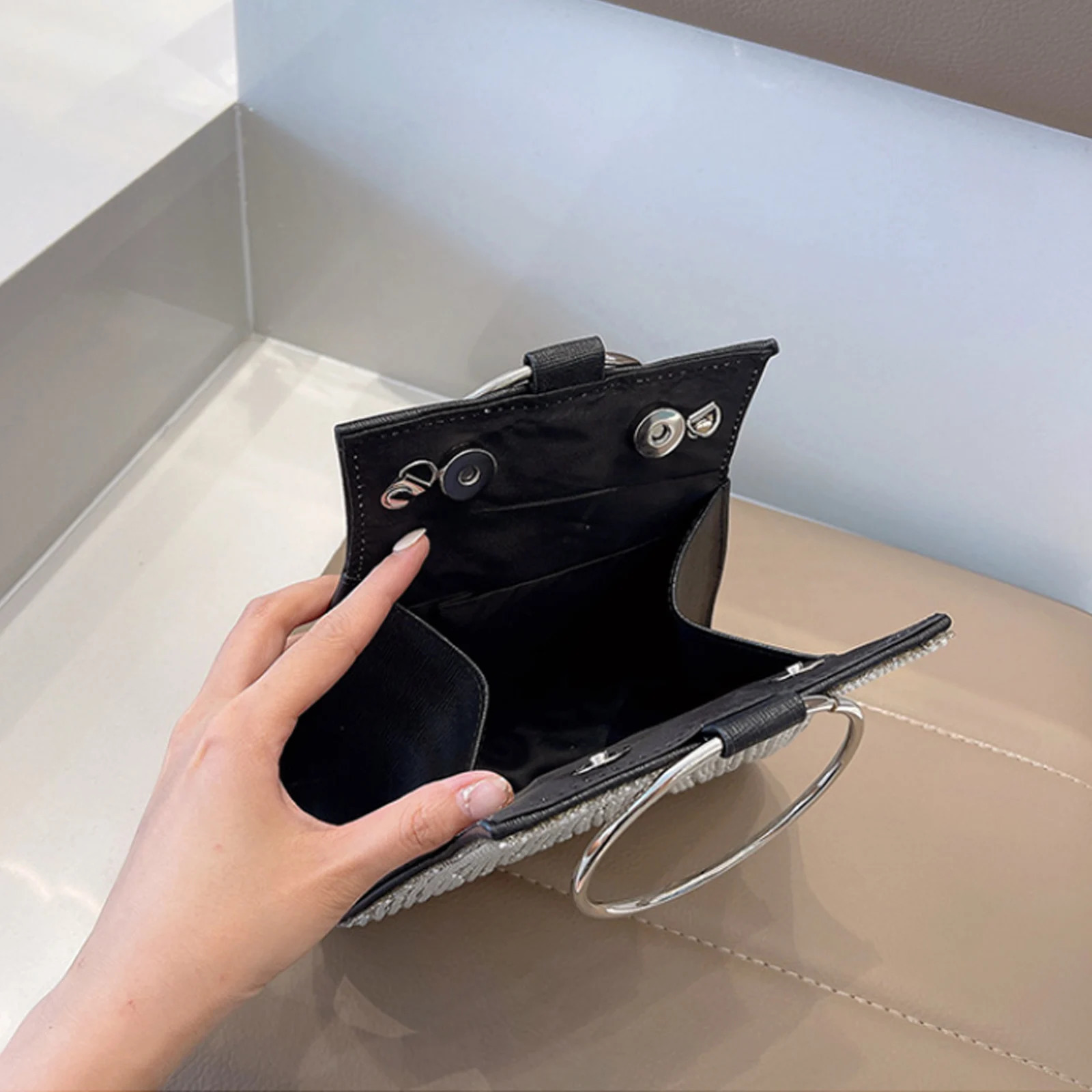 Womens Evening Clutch Bag Pearl Water Diamond Crystal Womens Wallet Wedding Party Banquet Wallet Round Handle Womens Handbag 250320