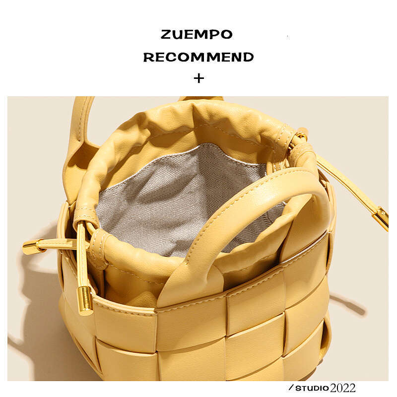 Women's Bags Small niche genuine leather woven women's leather, handbag, water bucket bag, single shoulder crossbody handbag