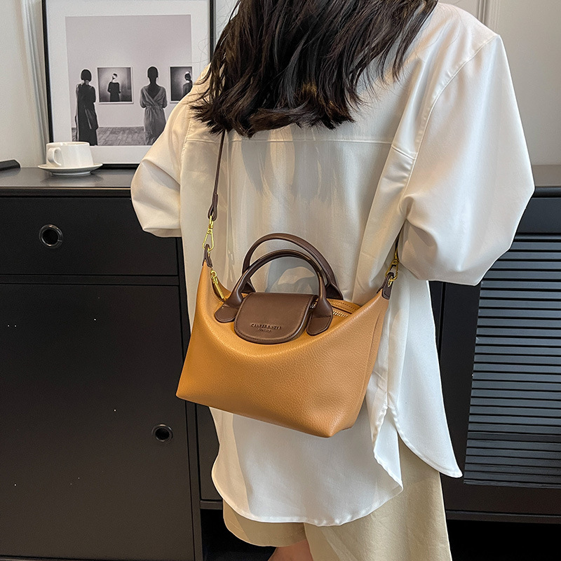 Large capacity bag women's new bag leisure hand bill shoulder bag commuting diagonal dumpling bag