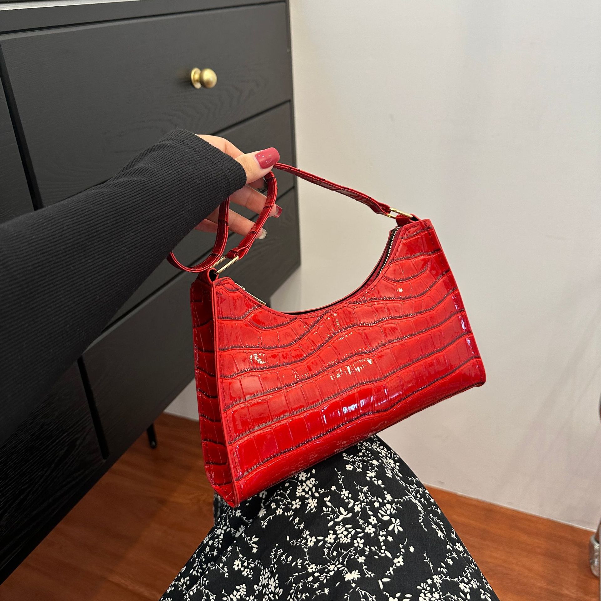 Women's shoulder bag embossed underarm bag Summer trend new stone candy colored hand 2025s hot