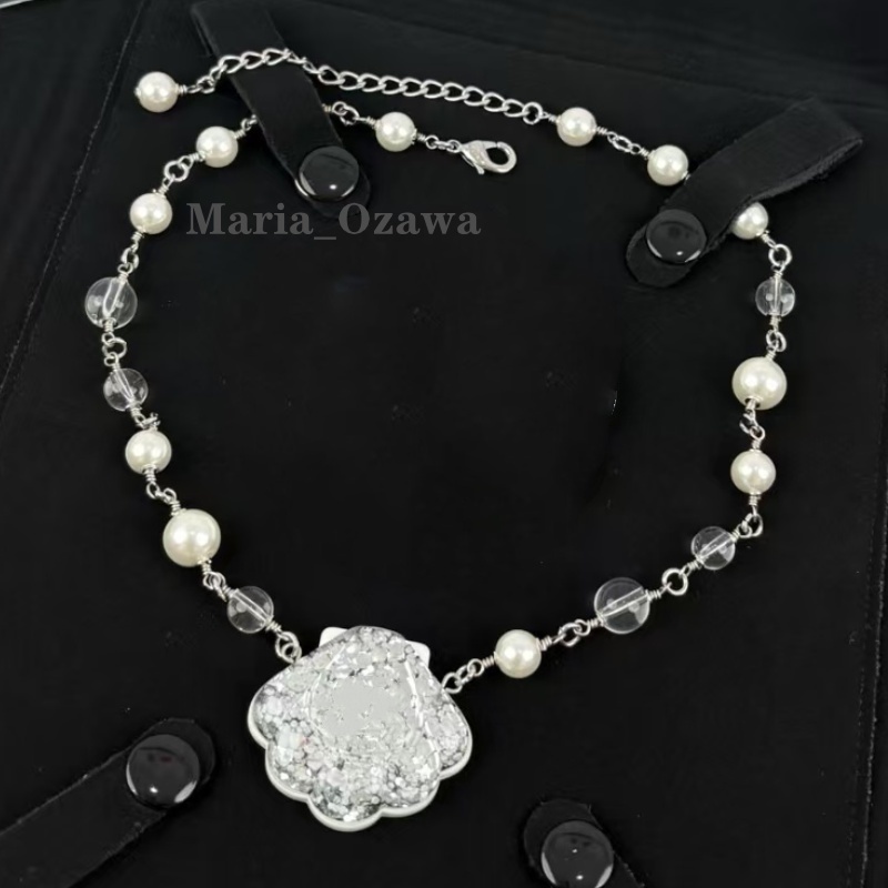New Italy Fashion Women Luxury Necklace Jewelry White Gold Plated White Letters Acrylic Bling Shell Pendant Necklaces For Friends Nice Gift