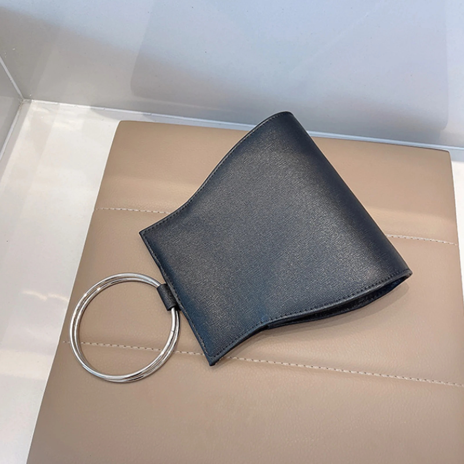 Womens Evening Clutch Bag Pearl Water Diamond Crystal Womens Wallet Wedding Party Banquet Wallet Round Handle Womens Handbag 250320