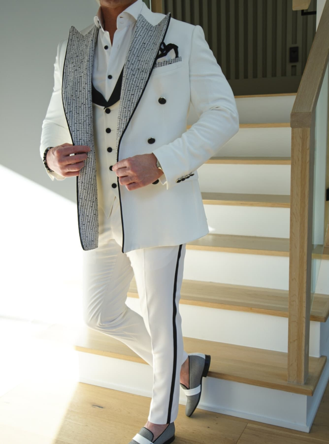 Classic Wedding Tuxedos Double Breasted Men Suit Peaked Lapel 3 Piece Set Jacket Vest Pants Formal Business Blazers Customized