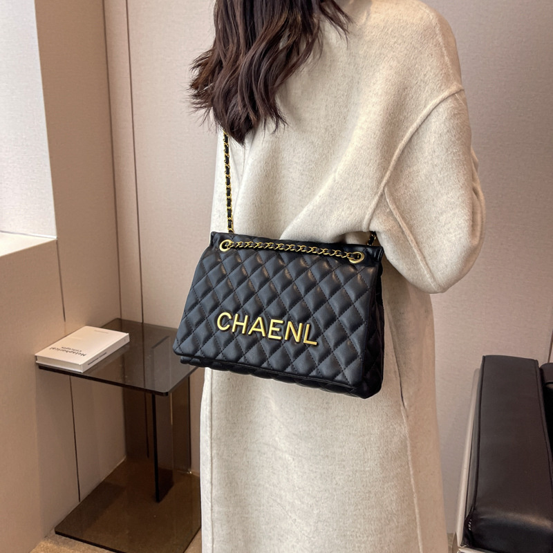 Free shipping 2025 new designer bag fashionable and casual travel letter chain bag hand-held shoulder bag daily matching