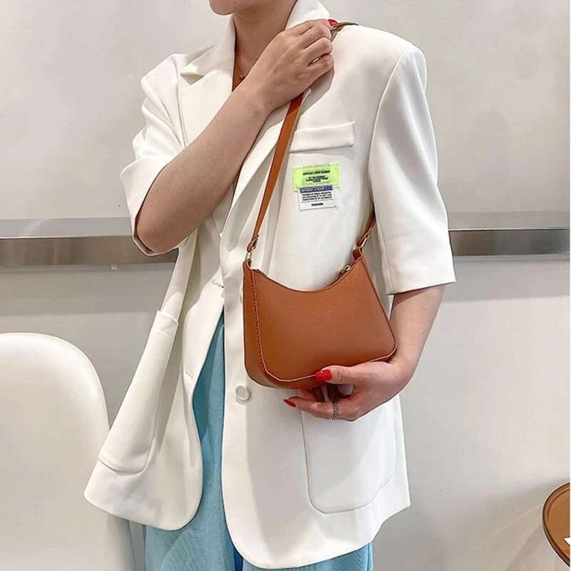 2025 New Women's Retro Solid Color Leather Shoulder Bag Casual Designer Fashion Women's Handbag4