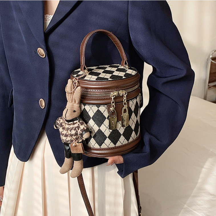 Popular small bag women 2025s spring and summer new fashion niche crossbody bag round texture diamond lattice bucket bag